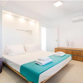 4 bedroom villa with pool & seaview, near Acharavi, sleeps 9